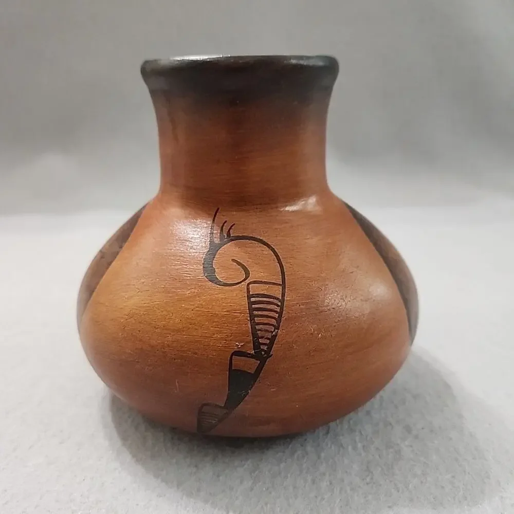 R Galvan 5in Clay Pottery Jar Vase Southwestern Mexican Signed Bear with‎ Arrow